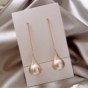 New packed Elegant Gold and Pearl Drop Earrings